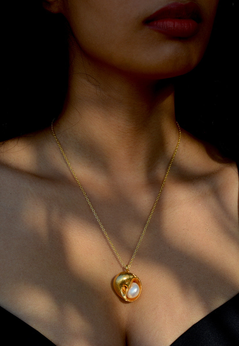 Moonshell Neckpiece