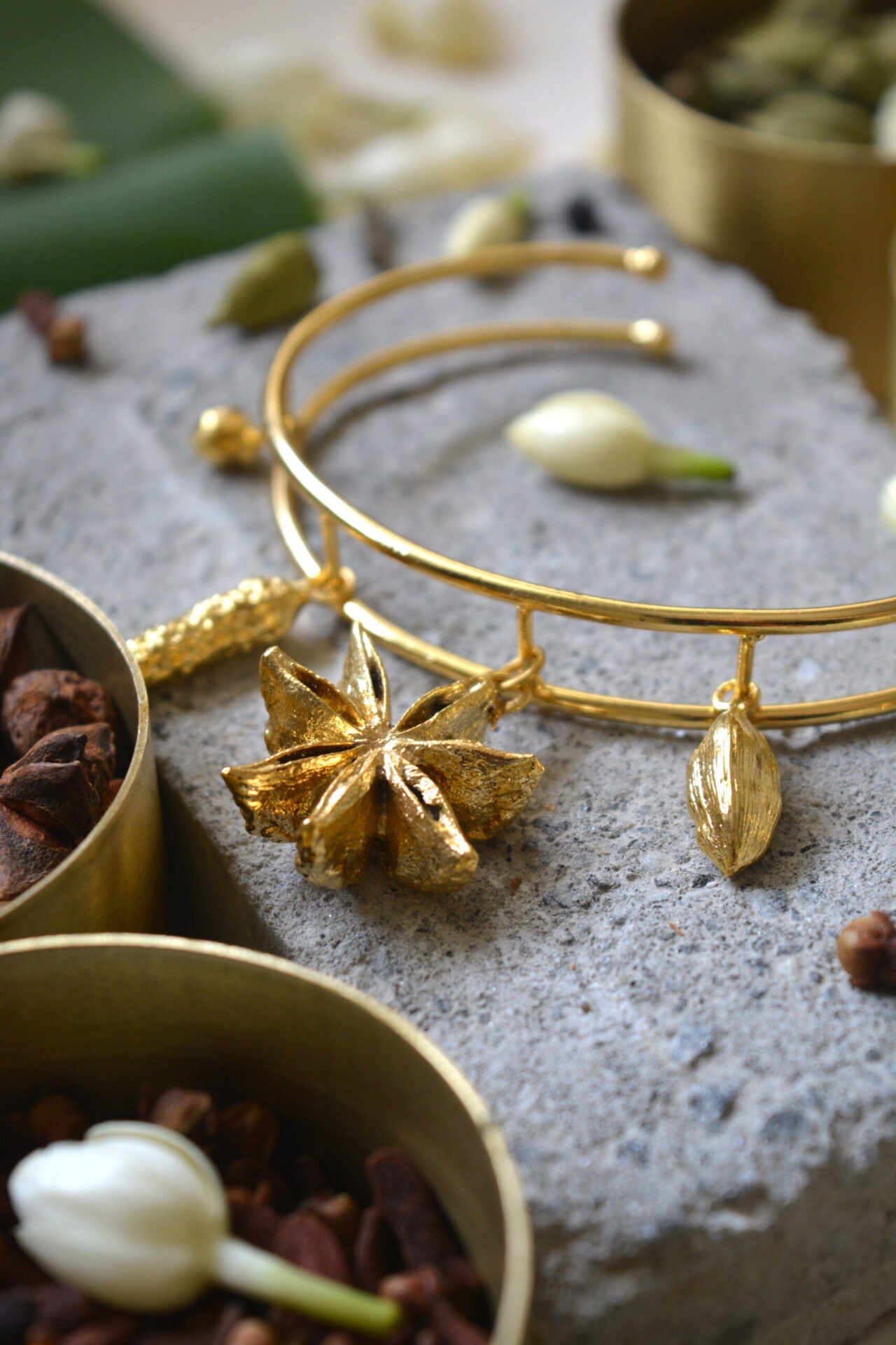 All gold online bracelet